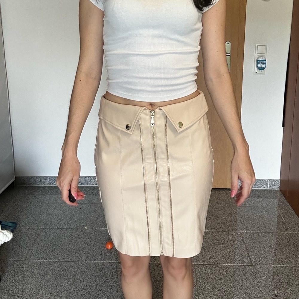 Guess skirt